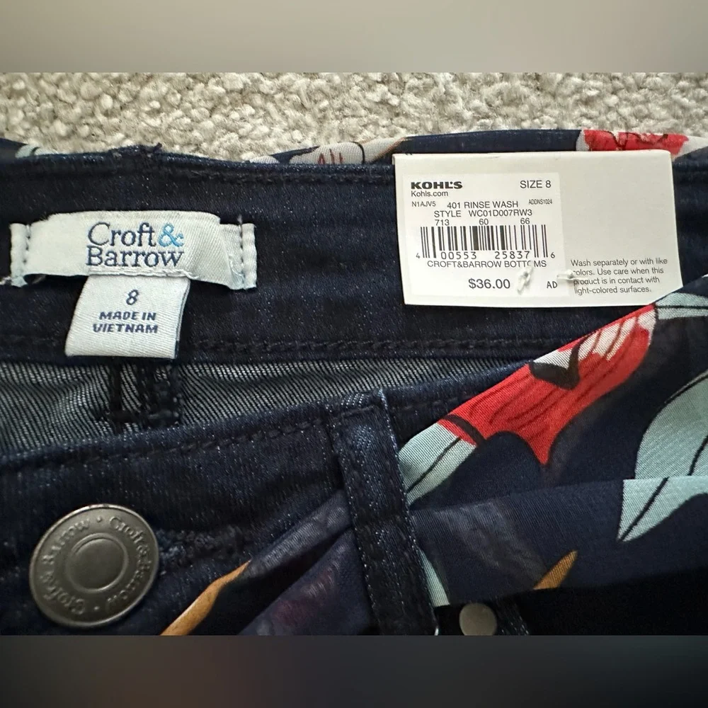 Croft & Barrow Capri Jeans Size 8 Dark Rinse Mid-Rise Stretch NWT - Picture 6 of 9